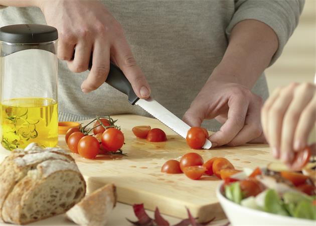 Paradicsomszeletelő kés, 12 cm, FISKARS "Essential"