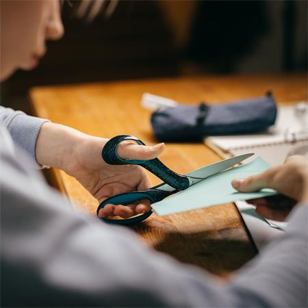 Olló, ifjúsági, 20 cm, balkezes, FISKARS, foltos pávakék