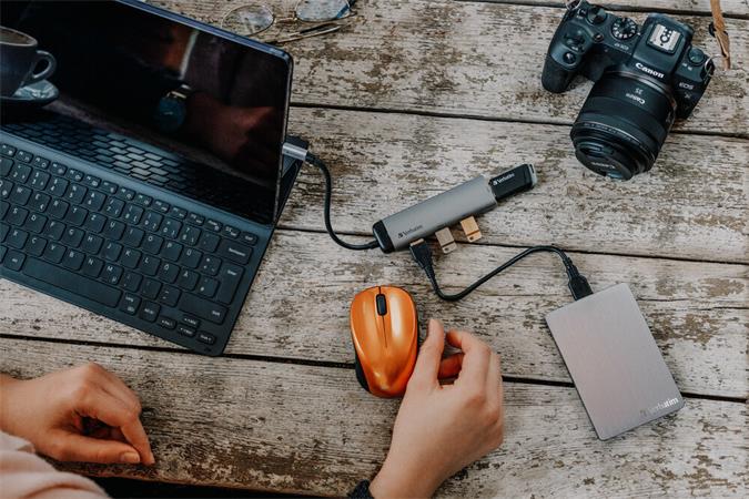 USB elosztó-HUB, USB-C /4xUSB-A 3.2 Gen1, VERBATIM