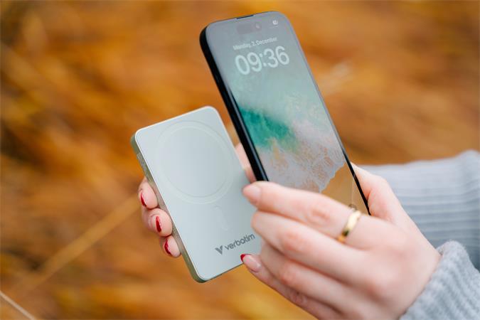 Power bank, külső akkumulátor, vezeték nélküli, 10.000mAh, VERBATIM "Charge n Go Essentials", zöld