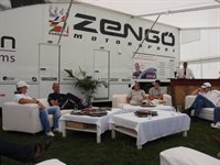 Csoportos beszélgetés a műrepülő világbajnok Besenyei Péterrel